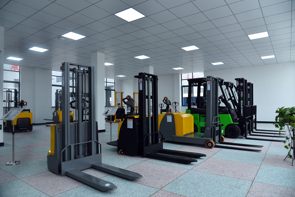 Electric Pallet Stacker with 1070mm Fork Length 850mm Fork Width and 1738/2099mm Turning Radius