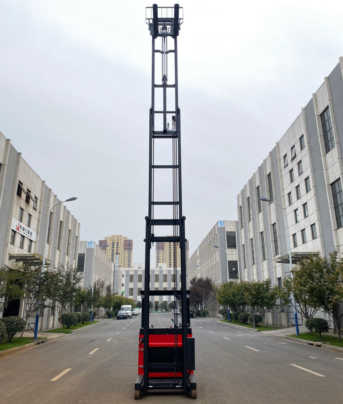 Side Pull Battery Electric Counterbalance Forklift 2t 3m Stand Up Lift