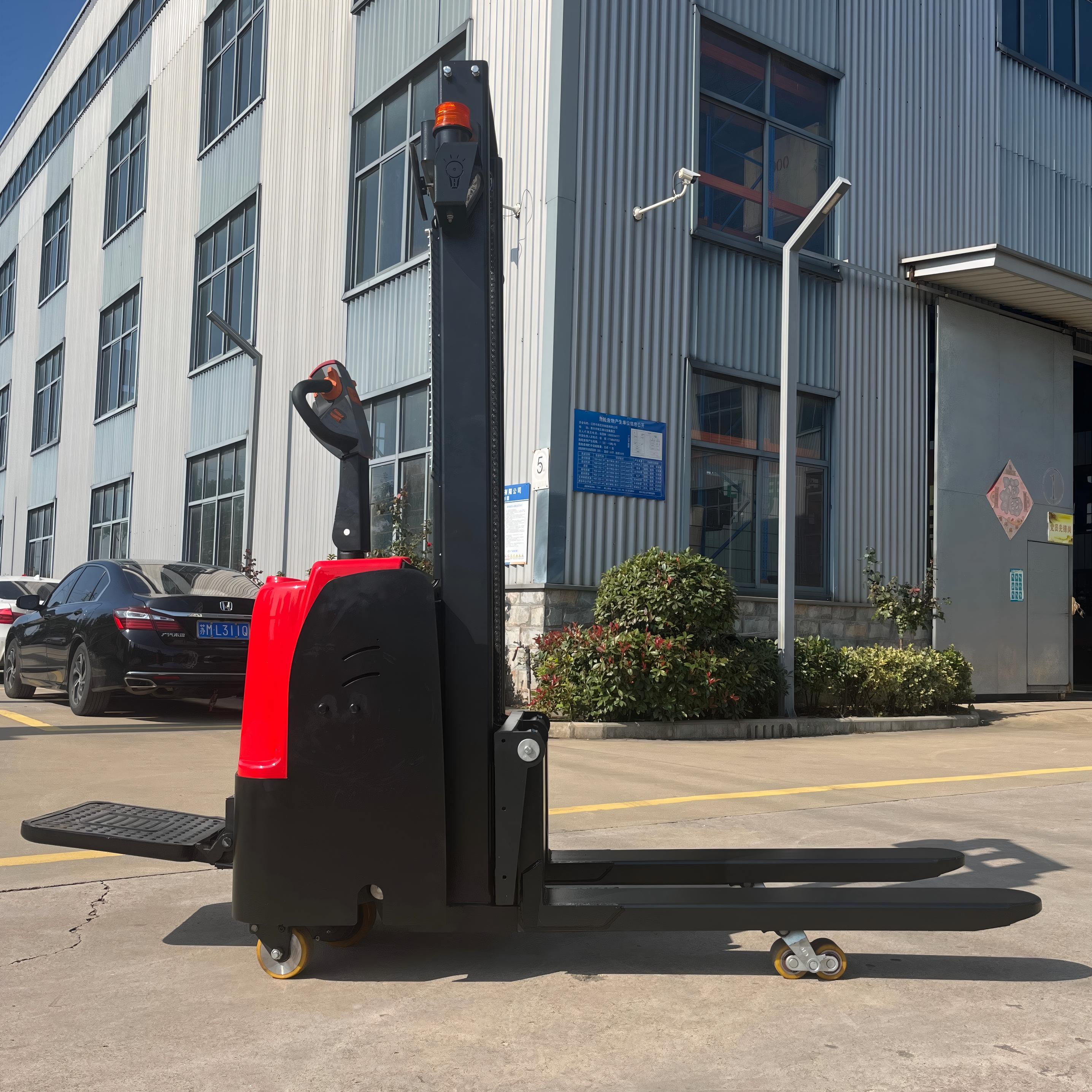 CE Certified 1.5 Ton Electric Stand-On Forklift Truck with Double Lift